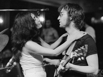 R-11_JohnYoko_Dancing1972_Gruen.jpg