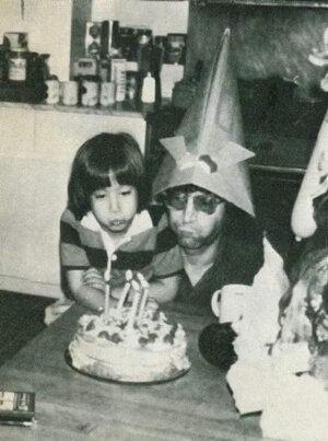 October-9-1980-John-Lennon-celebrate-his-last-birthday-in-life7.jpg