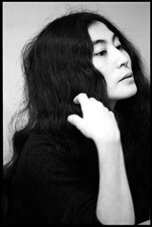 41_yoko-ono-hand.jpg