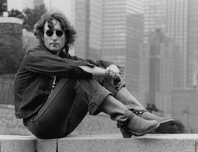 R_285_JLennon_OnWall1974_Gruen_master.jpg